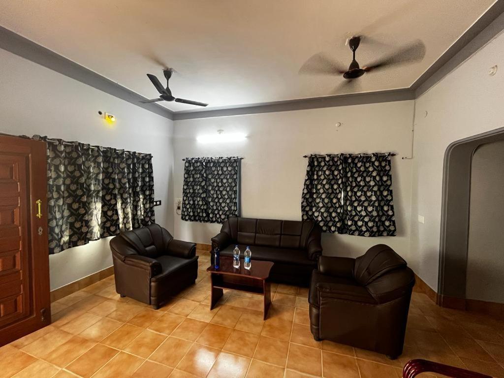 Madura Homestay - Gorgeous Home With 2Bhk 5 Minutes From Nh44 Maduraj Zewnętrze zdjęcie